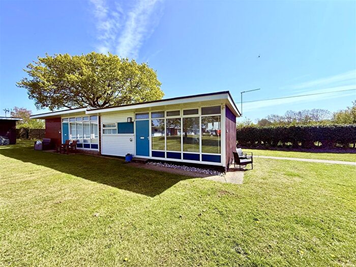 2 Bedroom Chalet For Sale In Broadside Chalet Park, Stalham, NR12