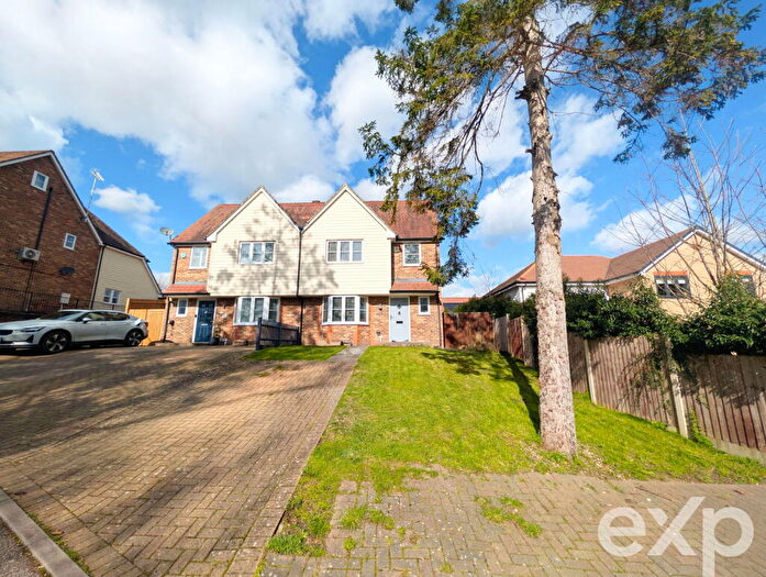 4 Bedroom Semi Detached House For Sale In Rosemount Gardens, Weavering, Maidstone, ME14