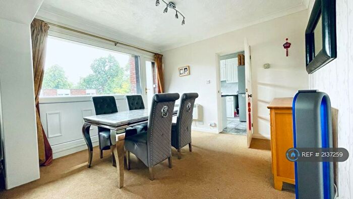 2 Bedroom Flat To Rent In Queens Road, Wilmslow, SK9