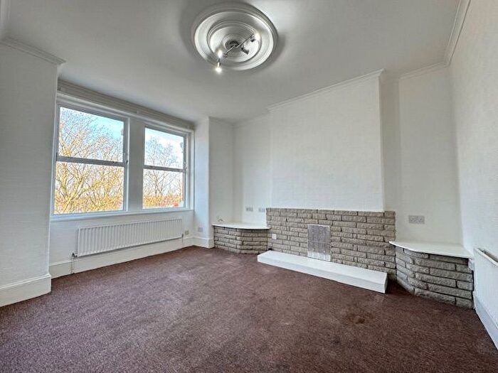 3 Bedroom Flat To Rent In Algernon Road, London, NW4