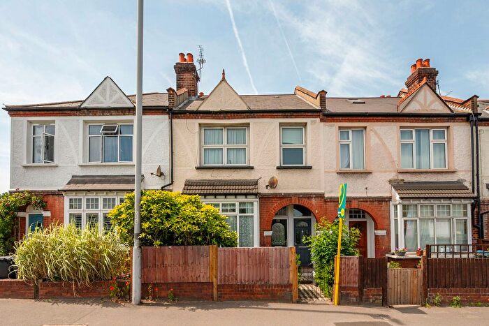 3 Bedroom Maisonette For Sale In Morden Road, Merton, London, SW19