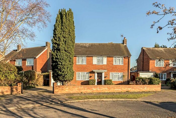 3 Bedroom Detached House To Rent In Pine Wood, Sunbury-On-Thames, TW16