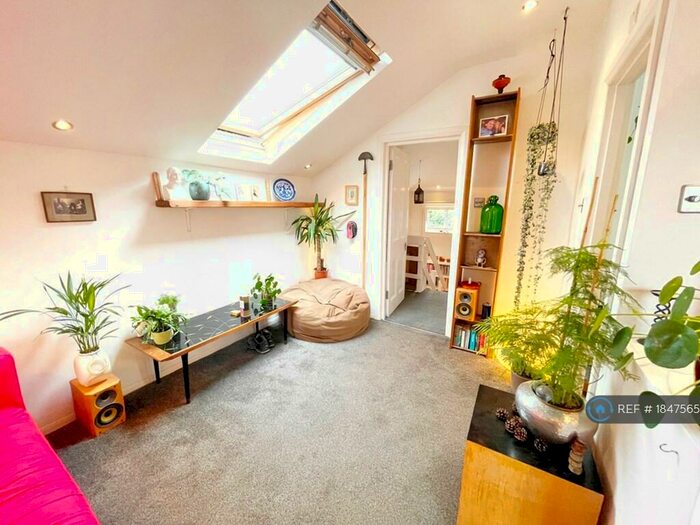 1 Bedroom Flat To Rent In Bloom Grove, London, SE27