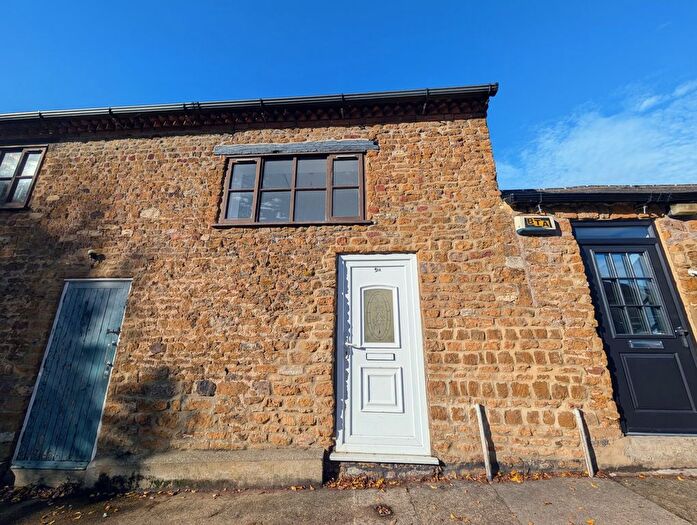 4 Bedroom Maisonette To Rent In Market Hill, Rothwell, NN14