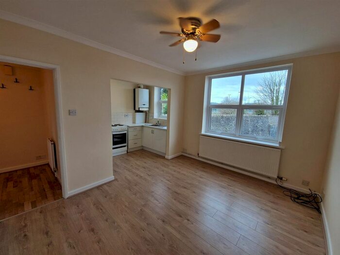 1 Bedroom Flat To Rent In Ogmore Terrace, Bridgend, CF31