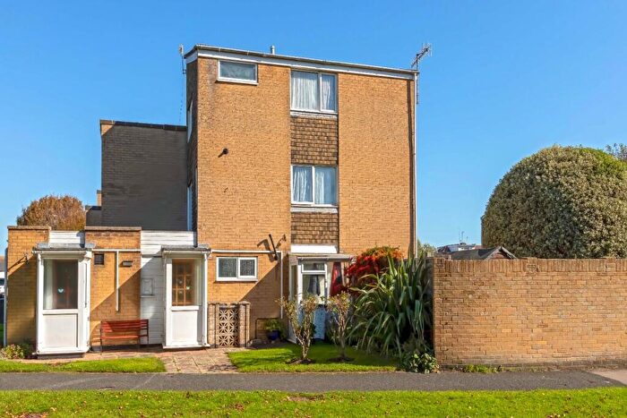 2 Bedroom Maisonette For Sale In Laburnum Close, Lancing, BN15