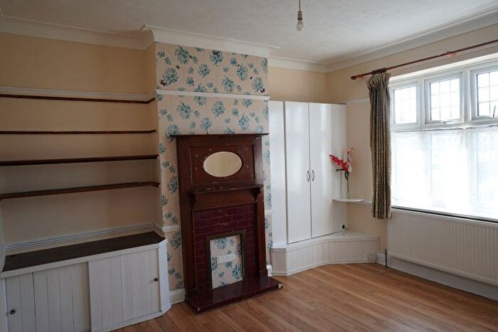 2 Bedroom Maisonette To Rent In Kildowan Road, Goodmayes, IG3