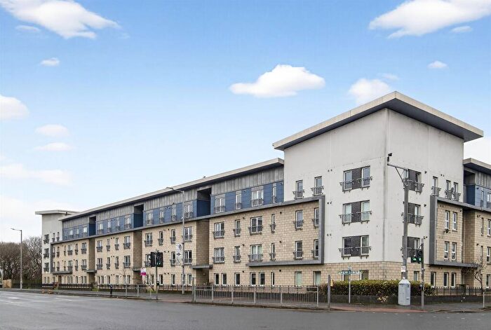 2 Bedroom Flat For Sale In Shields Road, Glasgow, G41