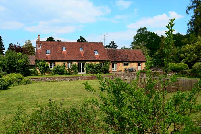 3 Bedroom Detached House To Rent In Langley Court, Liss, GU33