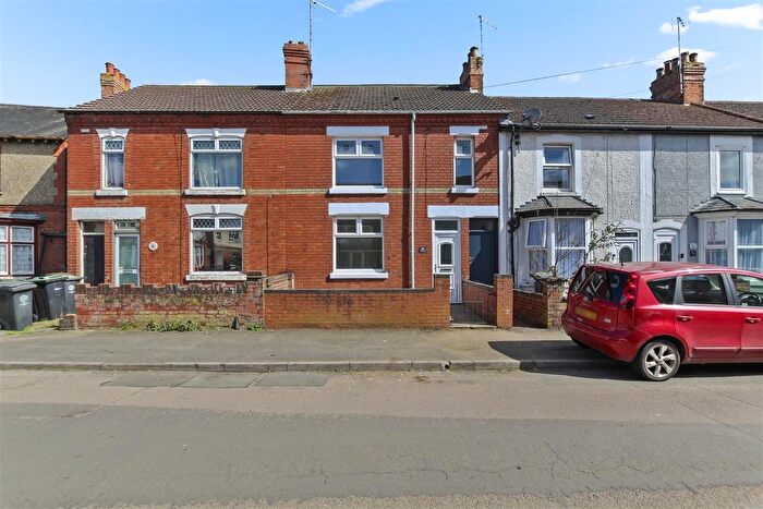 3 Bedroom Terraced House For Sale In Cromwell Road, Rushden, NN10