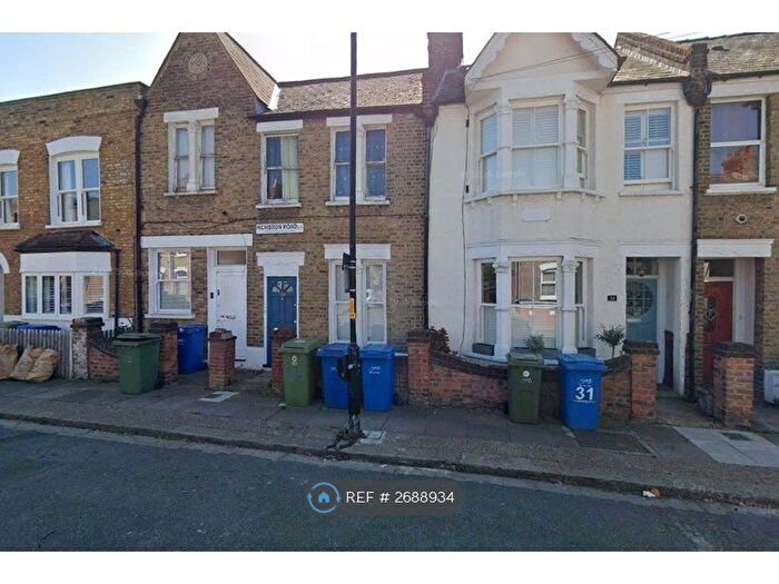 3 Bedroom Flat To Rent In Hichisson Road, London, SE15