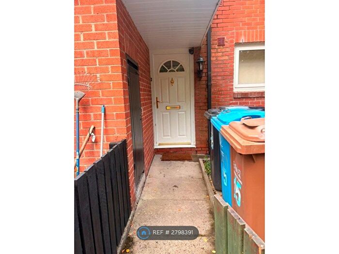 2 Bedroom Flat To Rent In Eccles, Manchester, M30