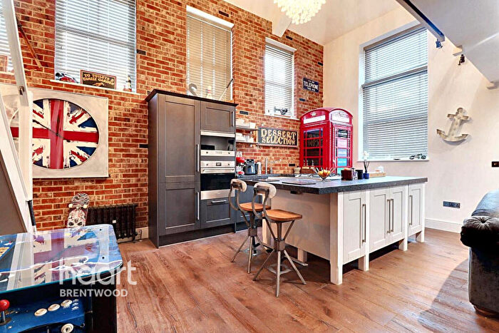 1 Bedroom Flat For Sale In Kensington Way, Brentwood, CM14