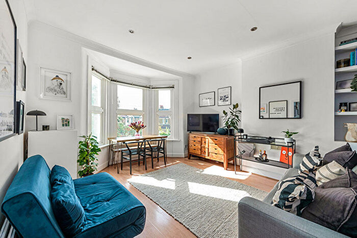 1 Bedroom Flat For Sale In Fillebrook Road, Upper Leytonstone, E11