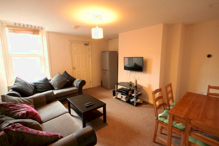6 Bedroom Maisonette To Rent In King John Street Heaton, Newcastle Upon Tyne, NE6