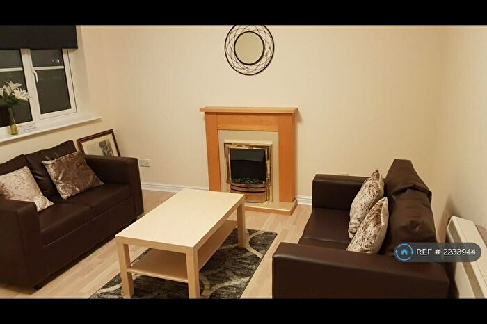 2 Bedroom Flat To Rent In Queens Crescent, Livingston, EH54