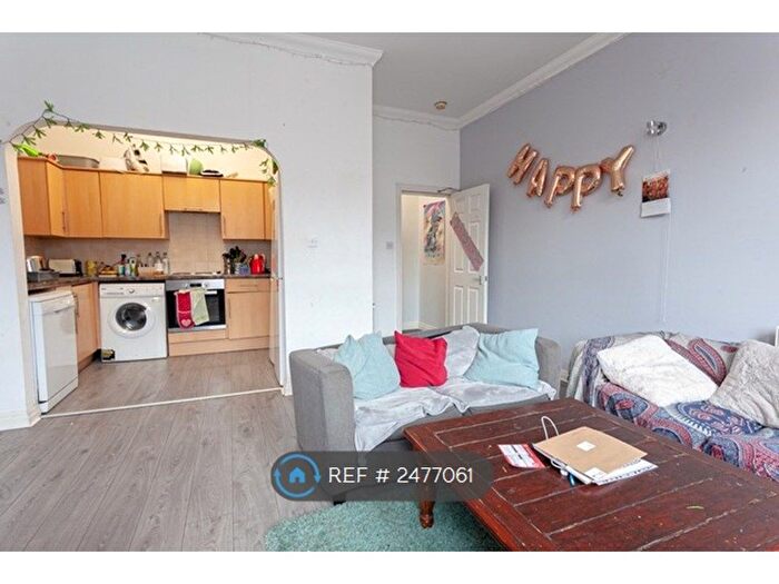 6 Bedroom Flat To Rent In Wilmslow Road, Manchester, M20