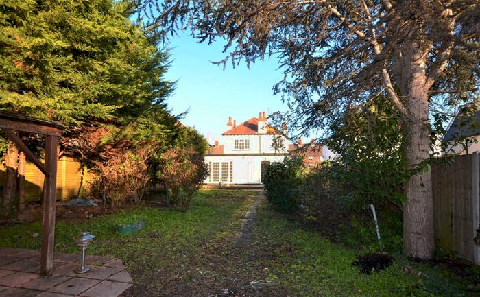 4 Bedroom Detached House To Rent In Huntercombe Lane North, SL1