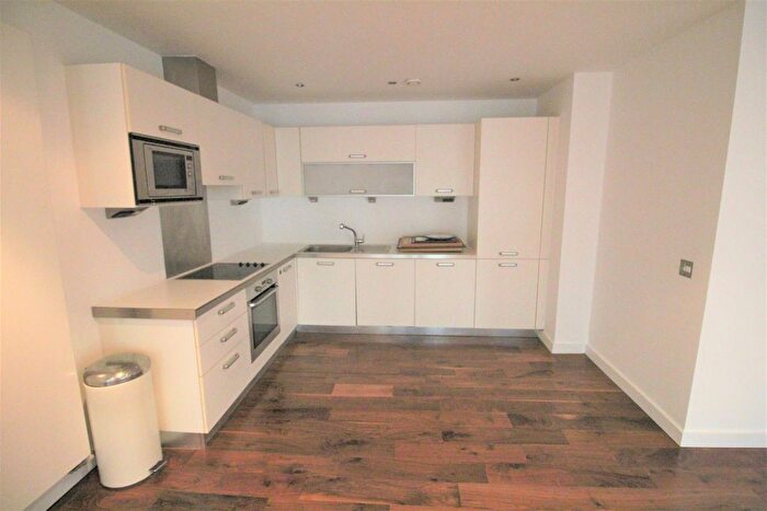 2 Bedroom Flat To Rent In Clowes Street, Salford, M3