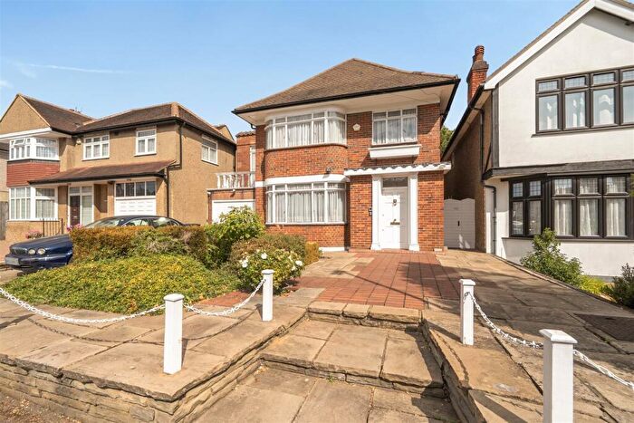 5 Bedroom Detached House For Sale In Edgwarebury Lane, HA8