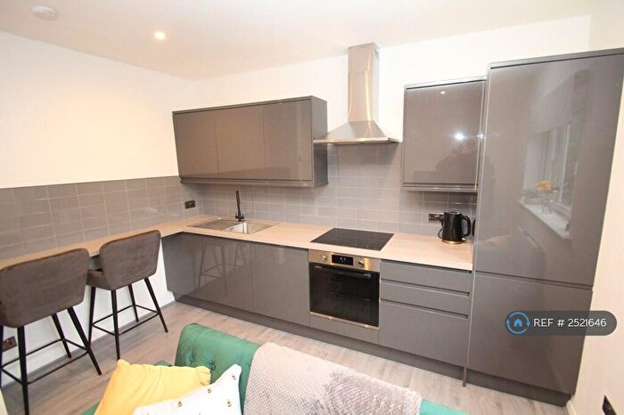 1 Bedroom Flat To Rent In Park Drive, Manchester, M16