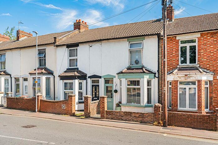 3 Bedroom Terraced House For Sale In Albert Street, Bletchley, Milton Keynes, MK2