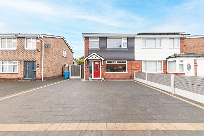 3 Bedroom Semi-Detached House For Sale In Berkshire Drive, Woolston, WA1