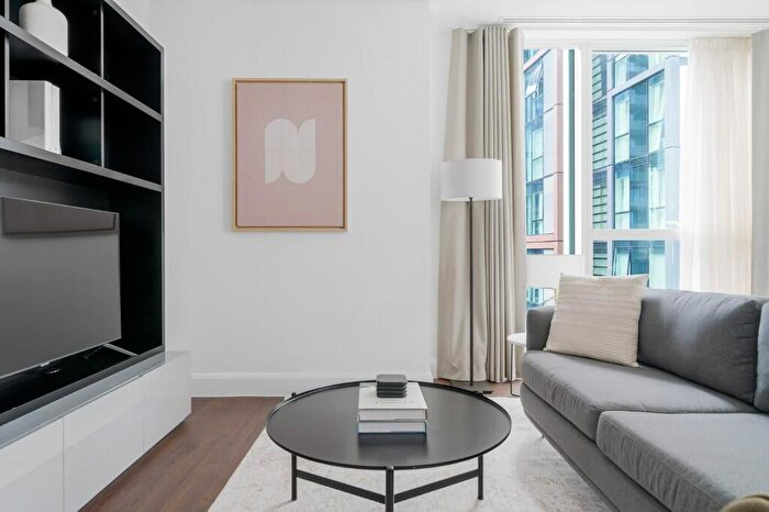 3 Bedroom Apartment To Rent In Harbour Way, London, E14