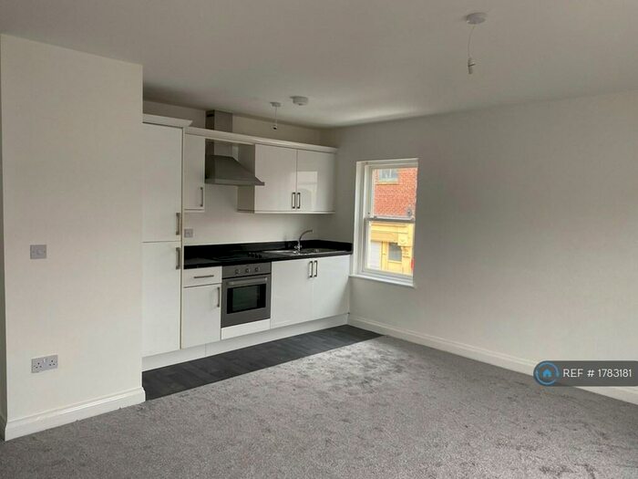 2 Bedroom Flat To Rent In Melbourne Street, Stalybridge, SK15