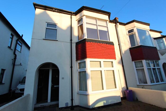 2 Bedroom Flat To Rent In Station Road, Leigh On Sea, SS9