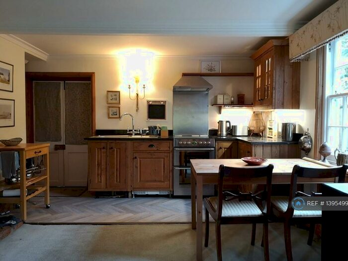 1 Bedroom Maisonette To Rent In The Street, Farnham, GU10