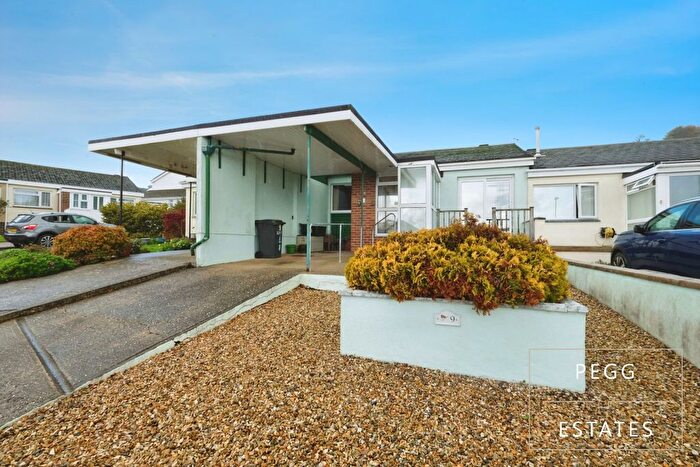 2 Bedroom Bungalow For Sale In Helens Mead Close, Torquay, TQ2