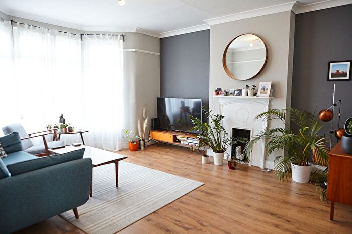 2 Bedroom Flat To Rent In Cecil Avenue, Barking, IG11