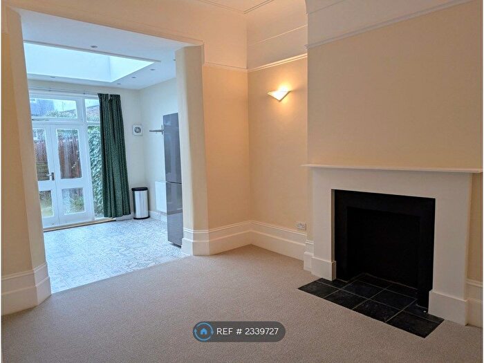 2 Bedroom Flat To Rent In Westover Road, London, SW18