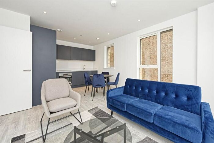 1 Bedroom Flat To Rent In Brecon Court, Hounslow, TW3