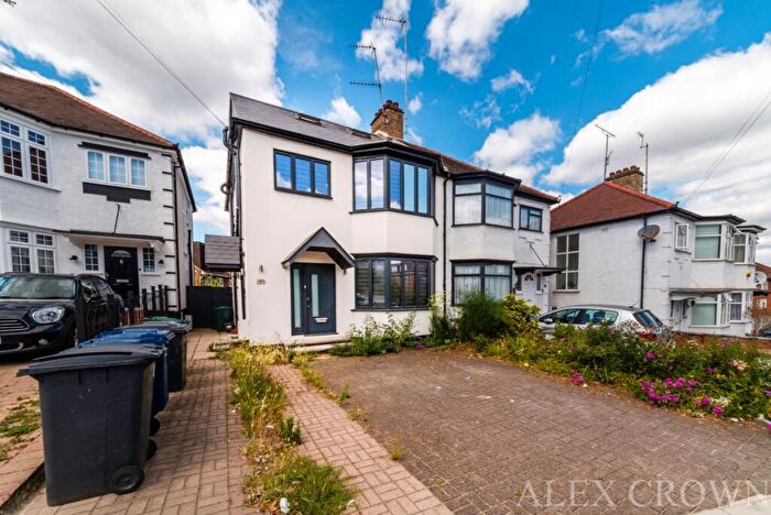 3 Bedroom Flat To Rent In Colney Hatch Lane, Muswell Hill, N10