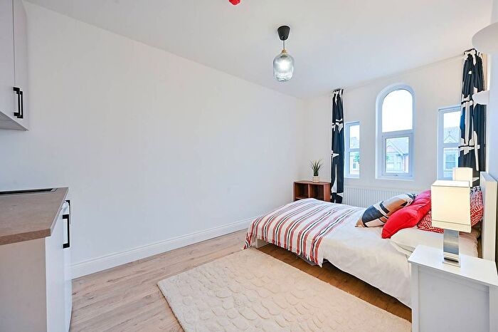 Studio To Rent In Madeley Road, Ealing Broadway, London, W5