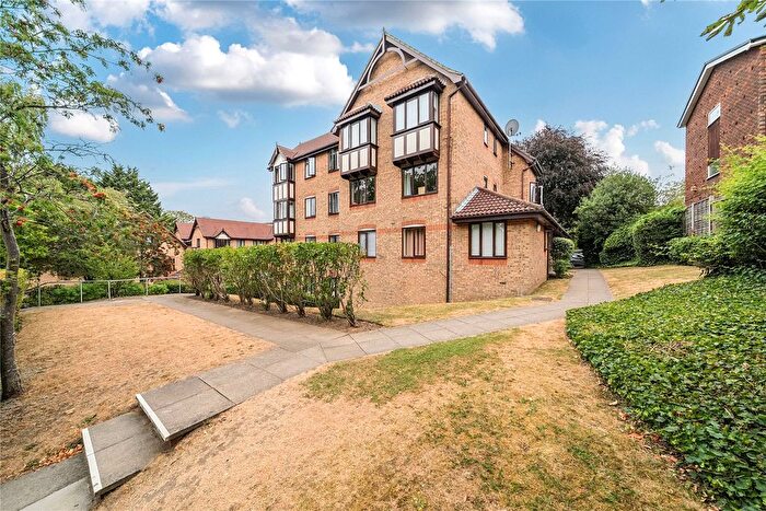2 Bedroom Flat For Sale In Durham Avenue, Bromley, BR2