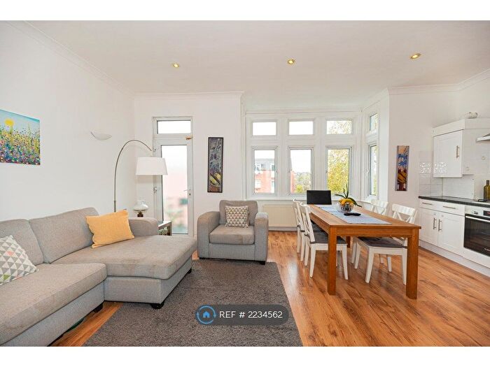 2 Bedroom Flat To Rent In Knollys Road, London, SW16