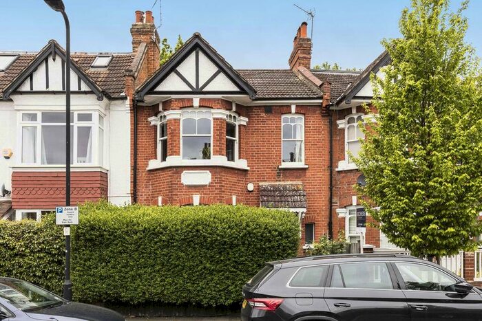 3 Bedroom Property To Rent In Kingscote Road, London, W4