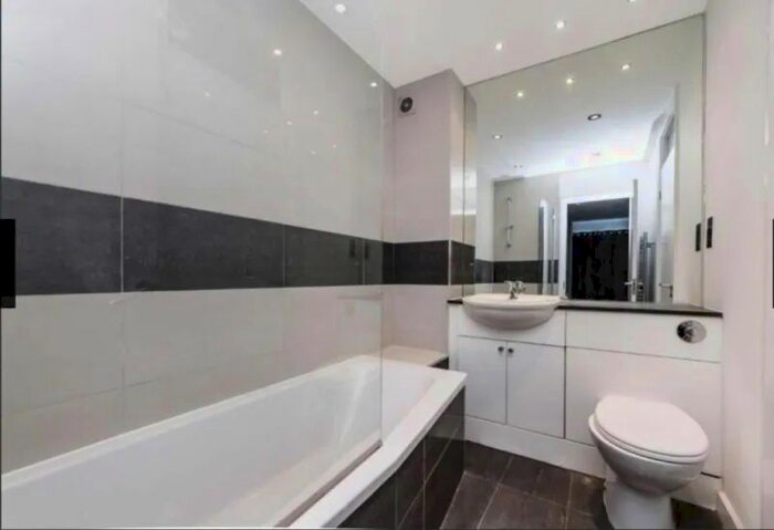 4 Bedroom Terraced House To Rent In Kingston Hill, Kingston, KT2