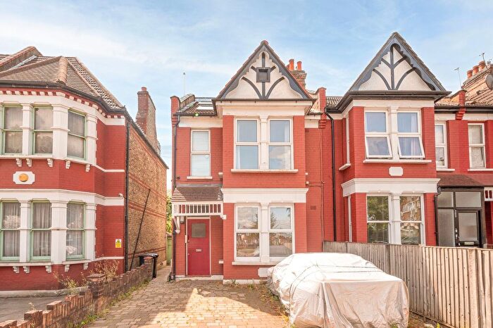 Studio To Rent In Bowes Road, New Southgate, London, N11