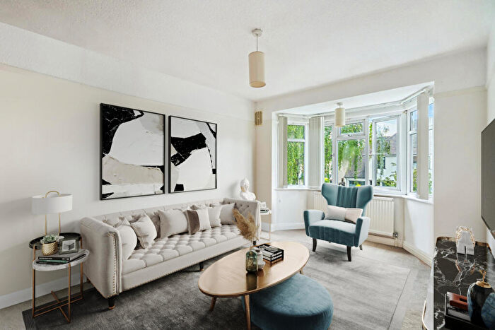 2 Bedroom Maisonette To Rent In Meadow Road, Pinner, HA5