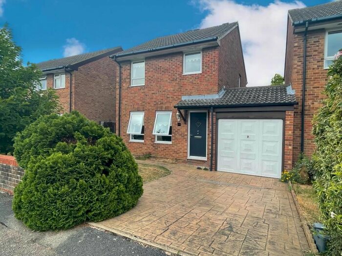 3 Bedroom Link Detached House To Rent In Hayes Close, Marston, OX3