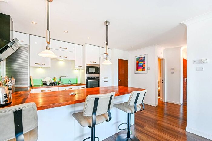 2 Bedroom Flat To Rent In Ensign Street, Tower Hill, London, E1