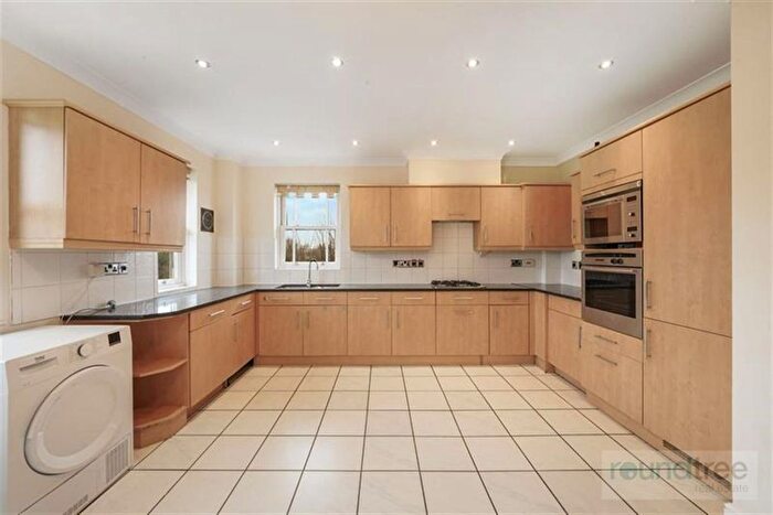 2 Bedroom Flat For Sale In Ormonde Court, Parson Street, Hendon, NW4