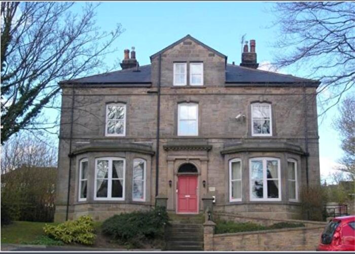 2 Bedroom Flat To Rent In Spen Lane, Leeds, LS16