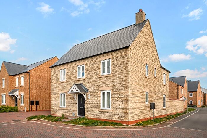 4 Bedroom Detached House To Rent In Hardmead, Bicester, OX26