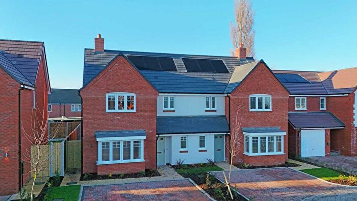 3 Bedroom Semi-Detached House For Sale In Offenham Road, Evesham, Worcestershire, WR11