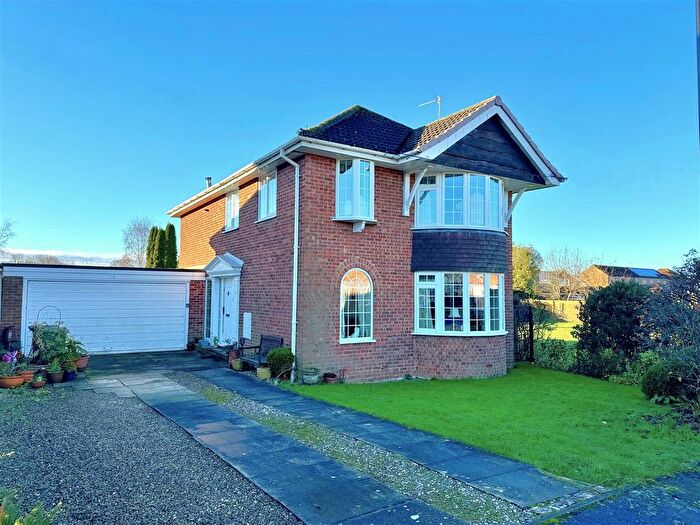 4 Bedroom Detached House For Sale In Ox Calder Close, Dunnington, York, YO19